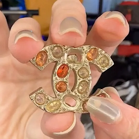 Authentic CHANEL Orange Brooch with gem Design🎉🌾🌿 - Picture 1 of 3